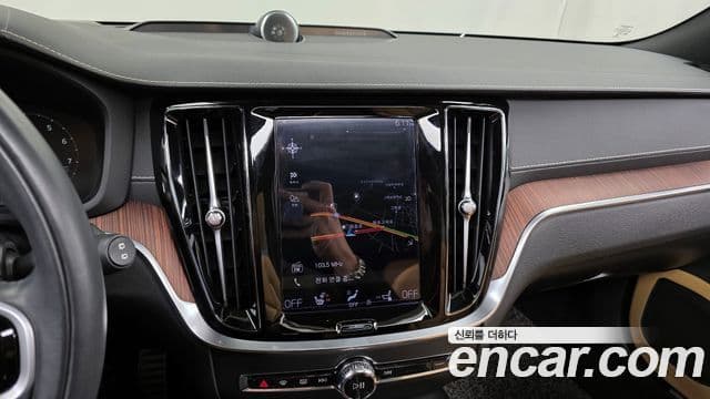Volvo V60 Cross Country 2022 — Şəkil 14/20