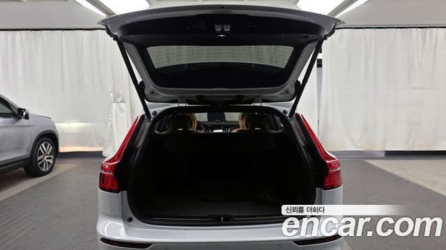 Volvo V60 Cross Country 2022 — Şəkil 20/20