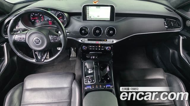 Kia Stinger 2018 — ფოტო 2/20