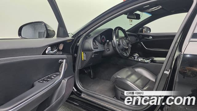 Kia Stinger 2018 — ფოტო 19/20