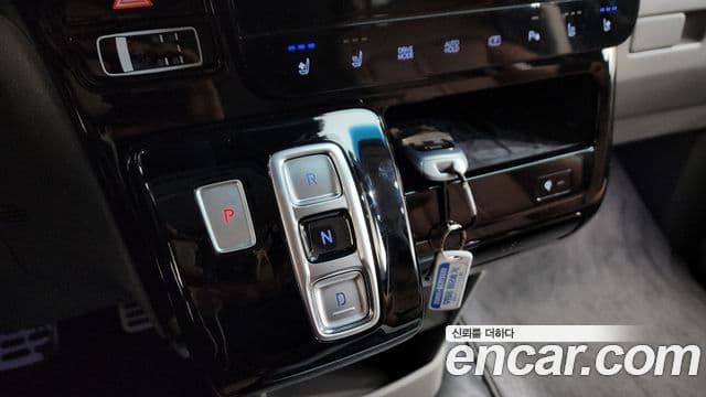 Hyundai Staria 2022 — ფოტო 9/20