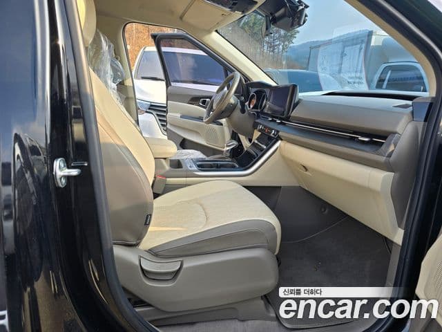 Kia Carnival 2023 — Şəkil 17/20