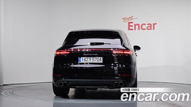 Porsche Cayenne 2023 — ფოტო 3/20