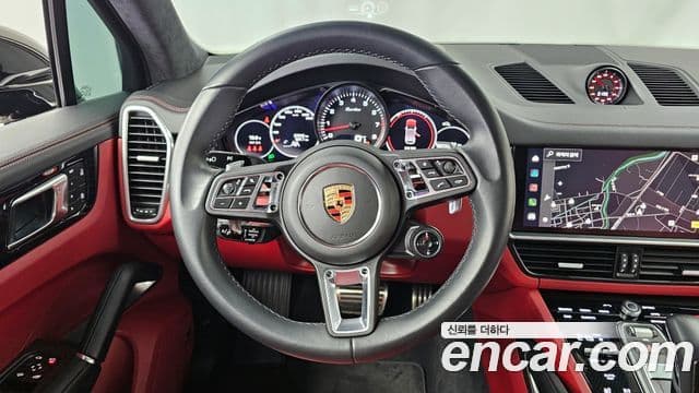 Porsche Cayenne 2023 — ფოტო 13/20