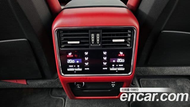 Porsche Cayenne 2023 — ფოტო 18/20