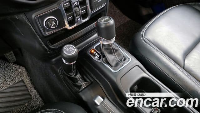 Jeep Wrangler 2022 — Şəkil 9/20