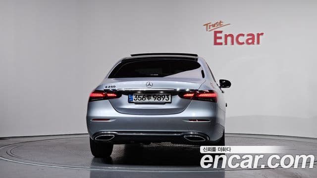 Mercedes-Benz E-Class 2020 — ფოტო 4/20