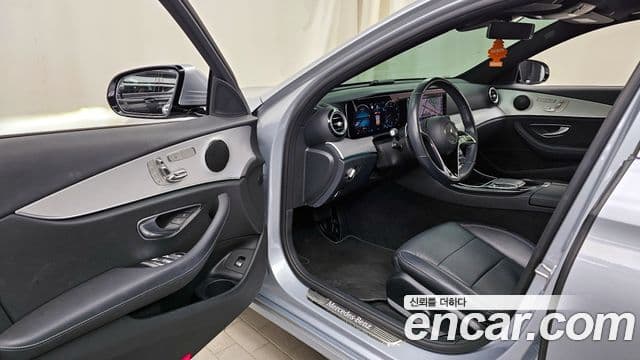 Mercedes-Benz E-Class 2020 — ფოტო 10/20