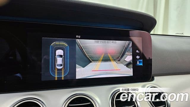 Mercedes-Benz E-Class 2020 — ფოტო 15/20
