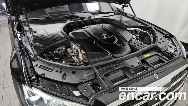 Mercedes-Benz S-Class 2022 — Photo 10/20