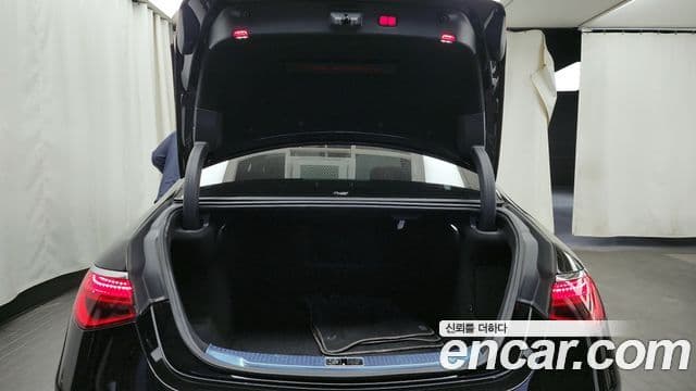 Mercedes-Benz S-Class 2022 — Photo 17/20