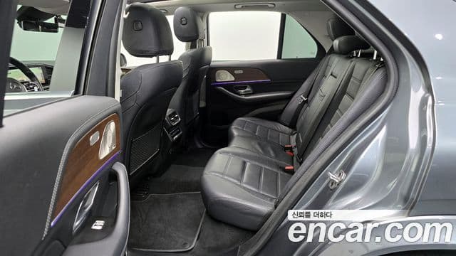 Mercedes-Benz GLE-Class 2021 — ფოტო 17/20