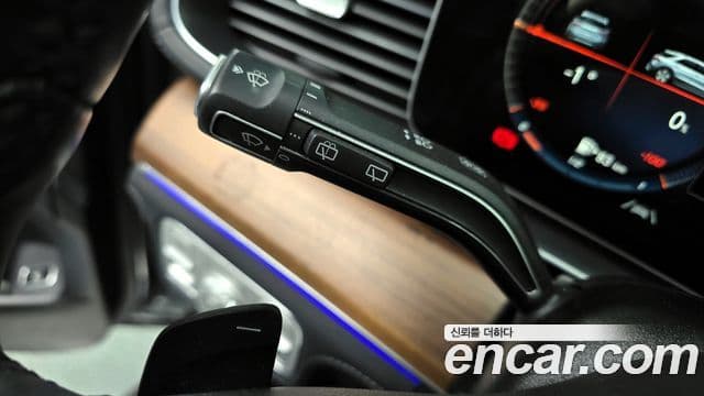 Mercedes-Benz GLE-Class 2021 — ფოტო 12/20
