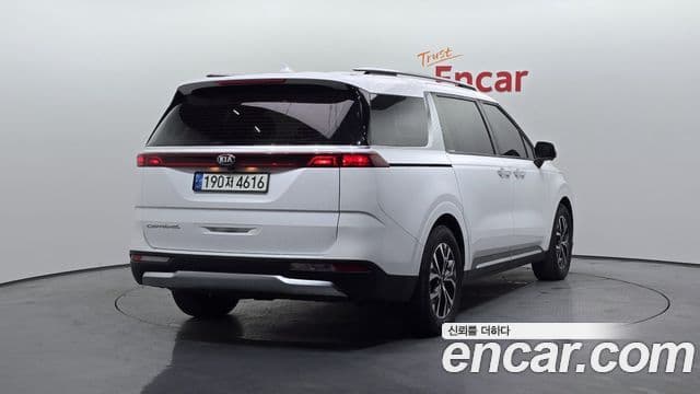 Kia Carnival 2021 — ფოტო 2/20