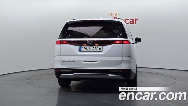 Kia Carnival 2021 — ფოტო 4/20