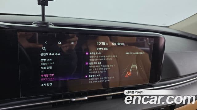 Kia Carnival 2021 — ფოტო 16/20
