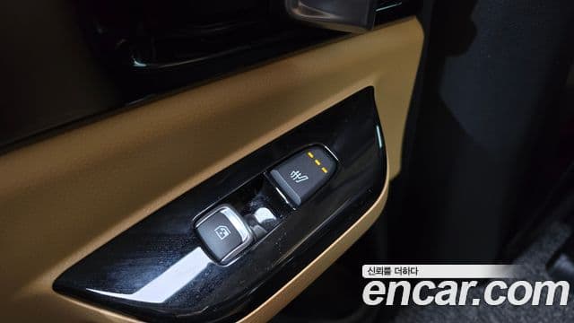 Kia Carnival 2021 — ფოტო 19/20