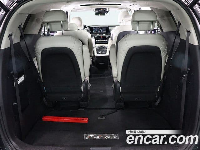 Kia Carnival 2021 — ფოტო 4/20