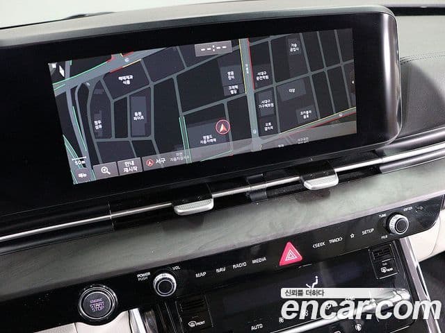 Kia Carnival 2021 — ფოტო 6/20
