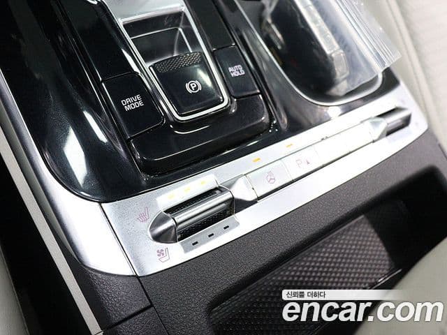 Kia Carnival 2021 — ფოტო 8/20