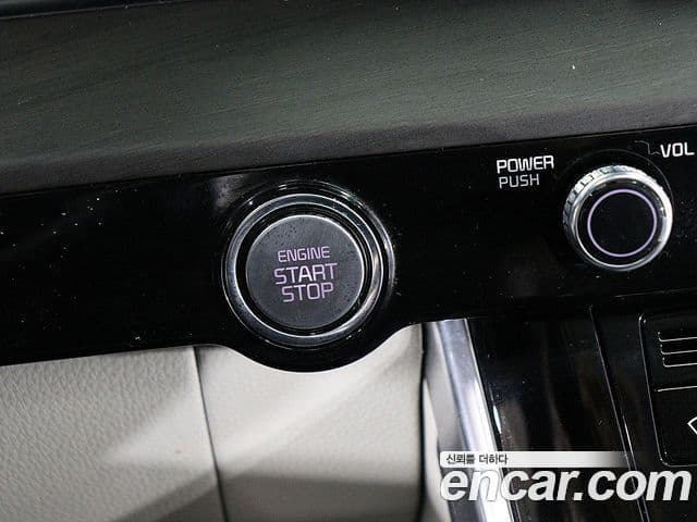 Kia Carnival 2021 — ფოტო 9/20