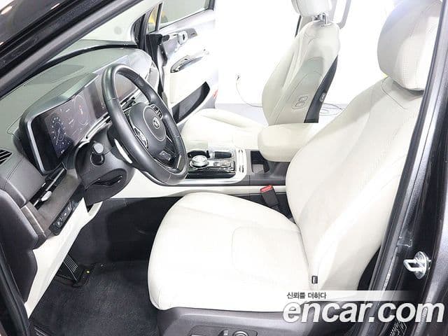 Kia Carnival 2021 — ფოტო 16/20