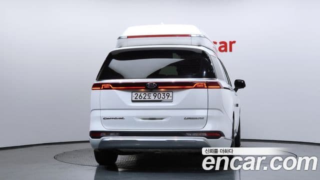 Kia Carnival 2021 — ფოტო 4/20
