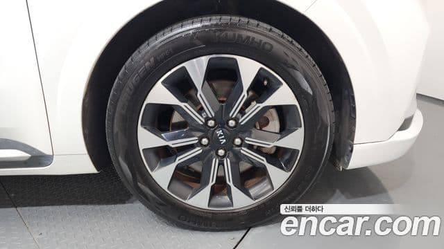 Kia Carnival 2021 — ფოტო 5/20