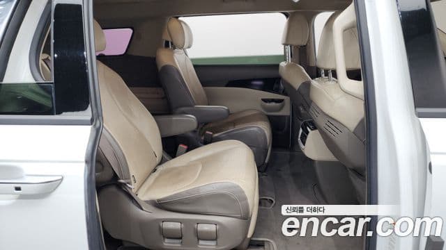 Kia Carnival 2021 — ფოტო 12/20
