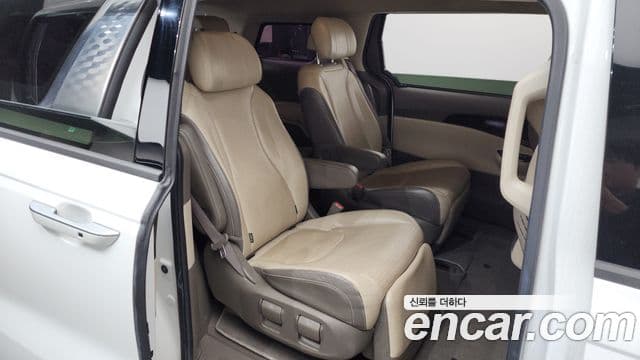 Kia Carnival 2021 — Фото 12/20