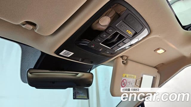 Kia Carnival 2021 — ფოტო 16/20