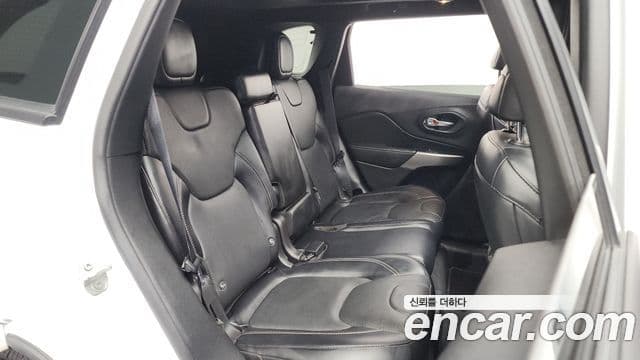 Jeep Cherokee 2021 — Фото 12/20