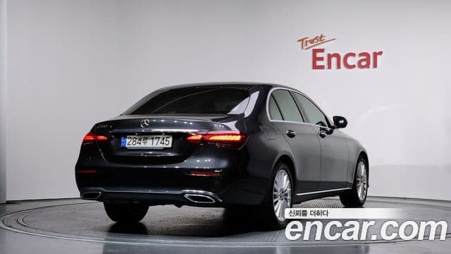 Mercedes-Benz E-Class 2020 — Photo 19/20