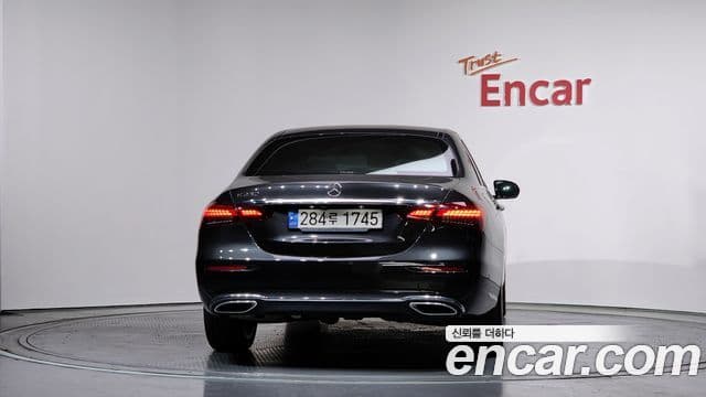Mercedes-Benz E-Class 2020 — Photo 1/20