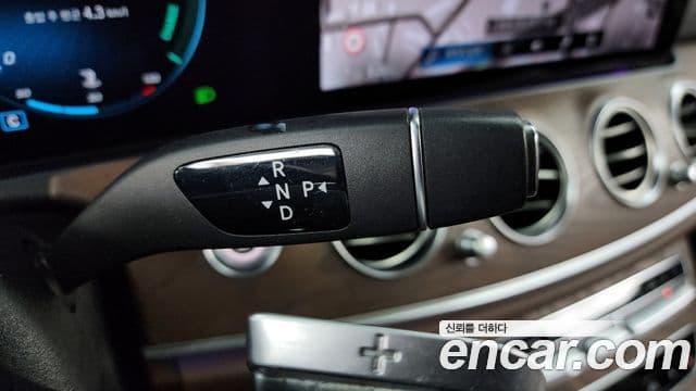 Mercedes-Benz E-Class 2020 — Photo 20/20