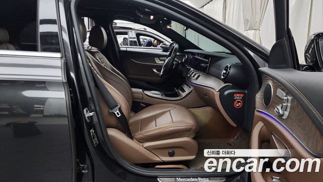Mercedes-Benz E-Class 2020 — Photo 11/20