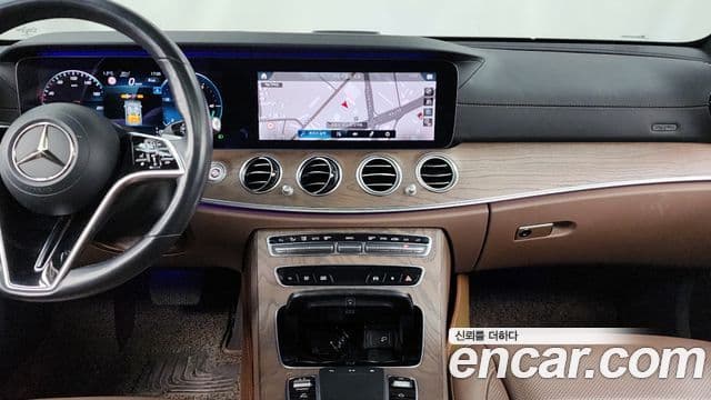 Mercedes-Benz E-Class 2020 — Photo 17/20