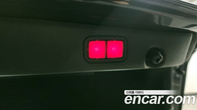 Mercedes-Benz E-Class 2020 — Photo 16/20