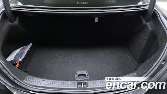 Mercedes-Benz E-Class 2020 — Photo 6/20