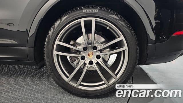 Porsche Cayenne 2022 — ფოტო 4/20