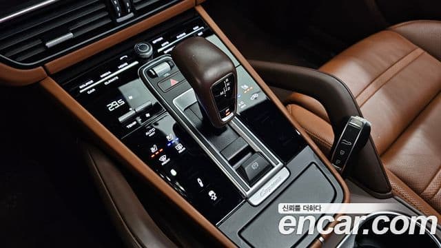Porsche Cayenne 2022 — ფოტო 8/20