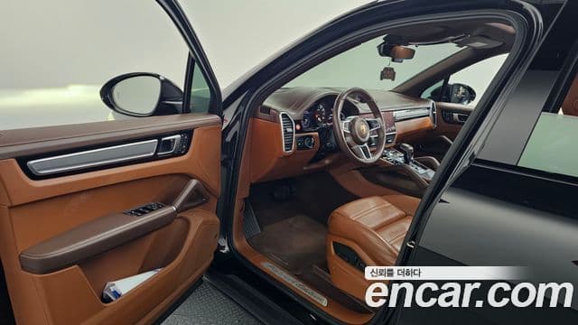 Porsche Cayenne 2022 — ფოტო 9/20