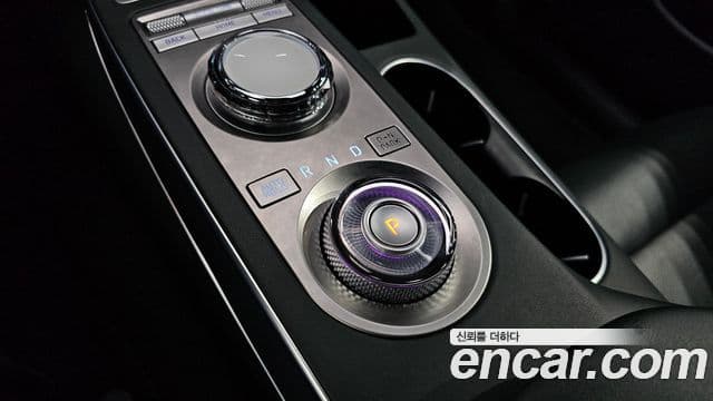 Genesis GV70 2021 — Şəkil 9/20