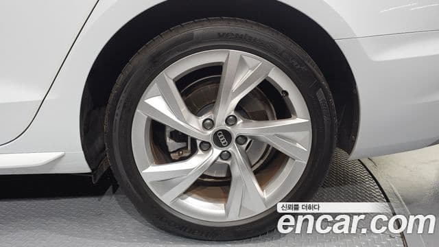 Audi A4 2022 — ფოტო 5/20