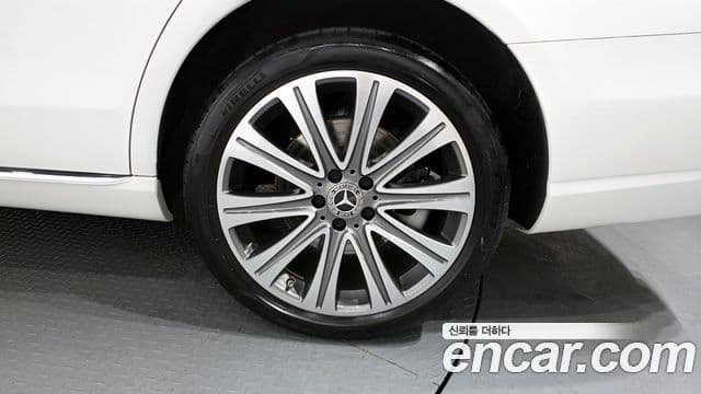 Mercedes-Benz E-Class 2023 — ფოტო 5/20