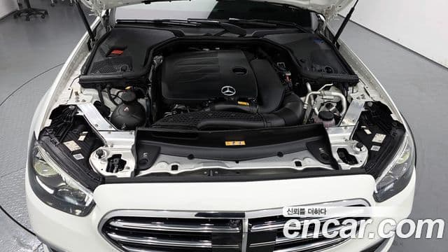 Mercedes-Benz E-Class 2023 — ფოტო 6/20