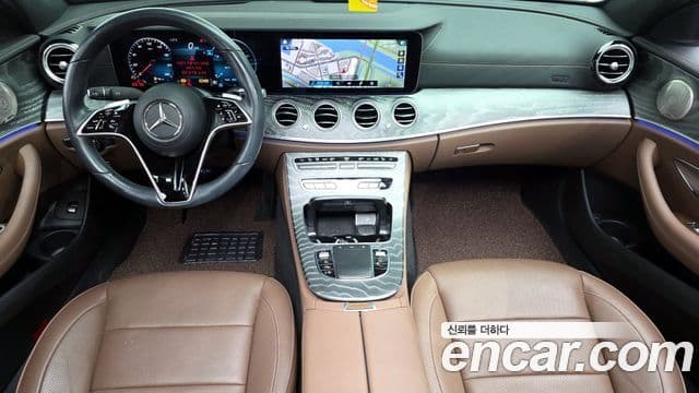 Mercedes-Benz E-Class 2023 — ფოტო 7/20