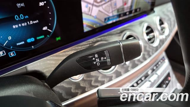 Mercedes-Benz E-Class 2023 — ფოტო 9/20