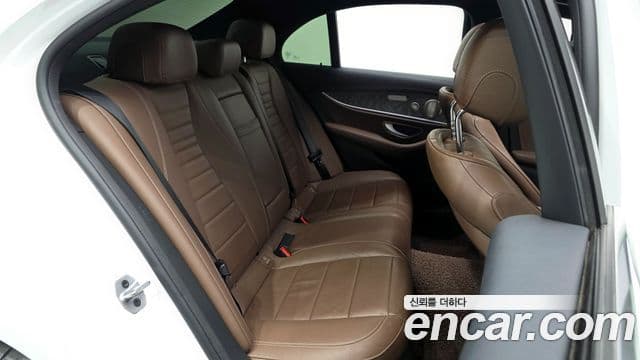 Mercedes-Benz E-Class 2023 — ფოტო 12/20