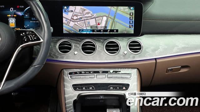 Mercedes-Benz E-Class 2023 — ფოტო 14/20